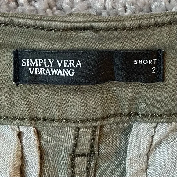 Simply Vera Vera Wang Green Shorts Size 2 Medium Rise Pockets Button Zip Closure - Picture 3 of 10